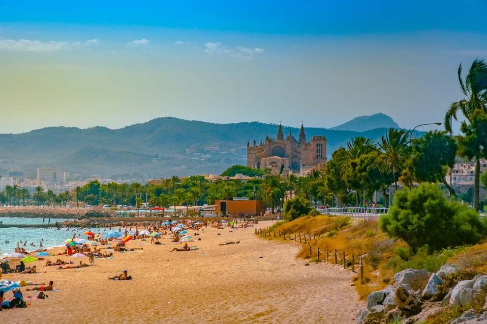 Reise nach Palma de Mallorca geplant? Wir liefern Ihnen Euro-Bargeld bequem nach Hause.