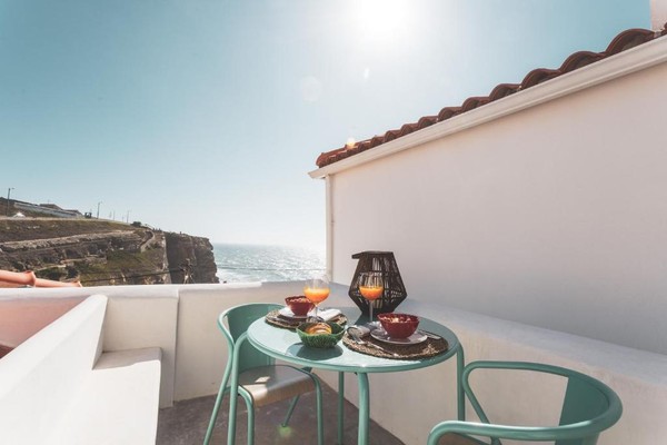 A break by the Atlantic: a stylish holiday villa in Azenhas do Mar