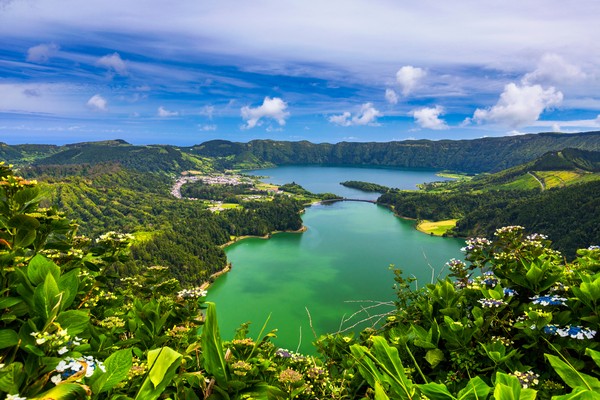 Last-minute deal in the Azores: Houseboat in Ponta Delgada with a 43% discount
