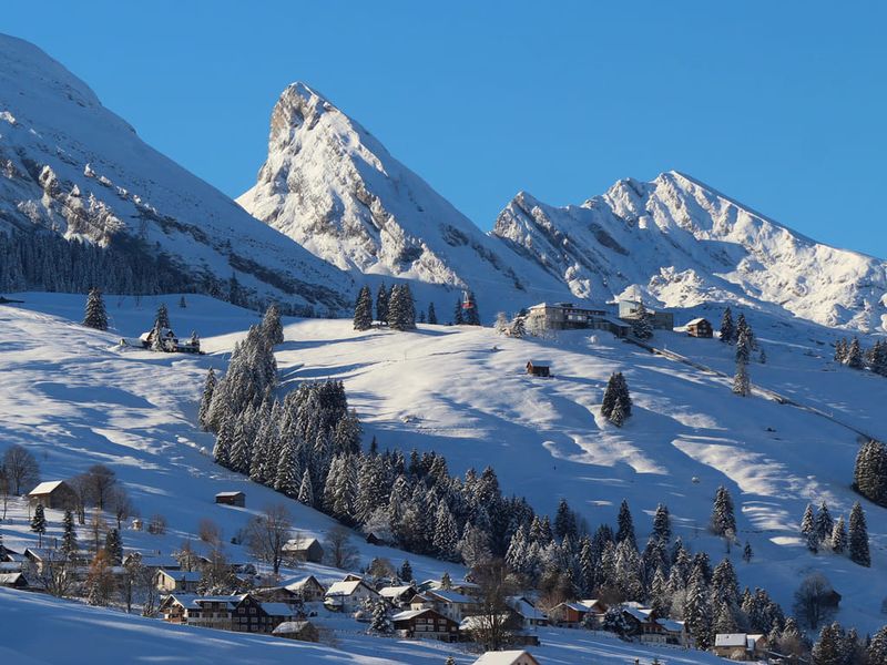 Schneeschuhwandern pur: Die längsten Schneerouten der Schweiz