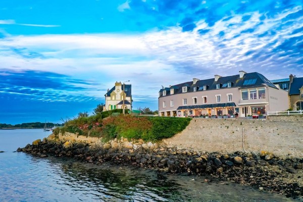 La Bretagne face à la mer : séjournez dans un cadre raffiné et économisez 20 %