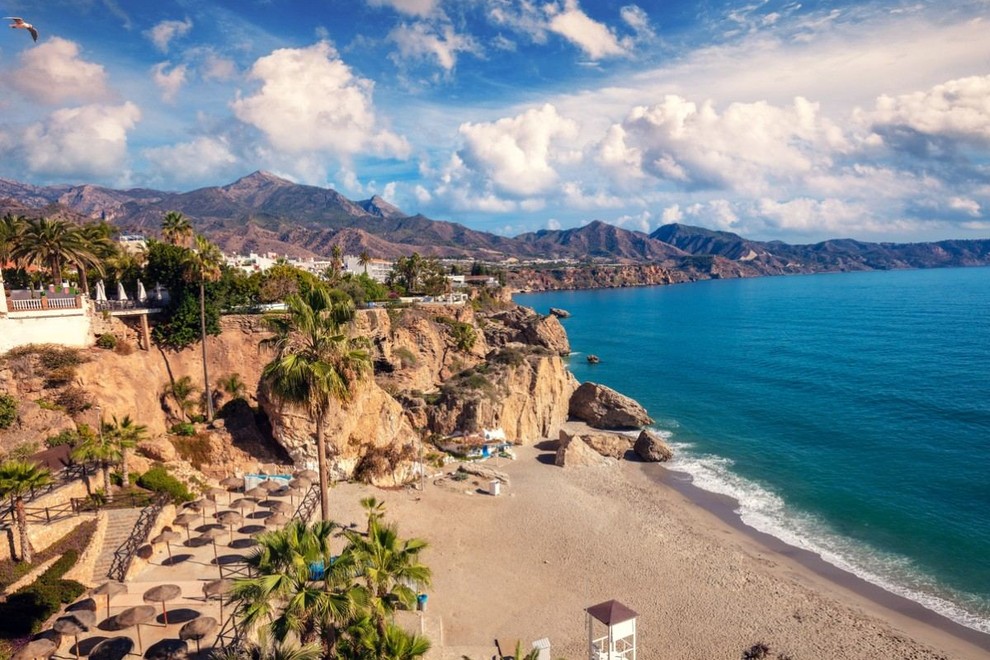 Vous prévoyez un voyage en Andalousie ? Nous vous livrons vos billets en euros directement à domicile.