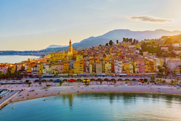 Menton: Die schönsten Strände, Sehenswürdigkeiten & Geheimtipps