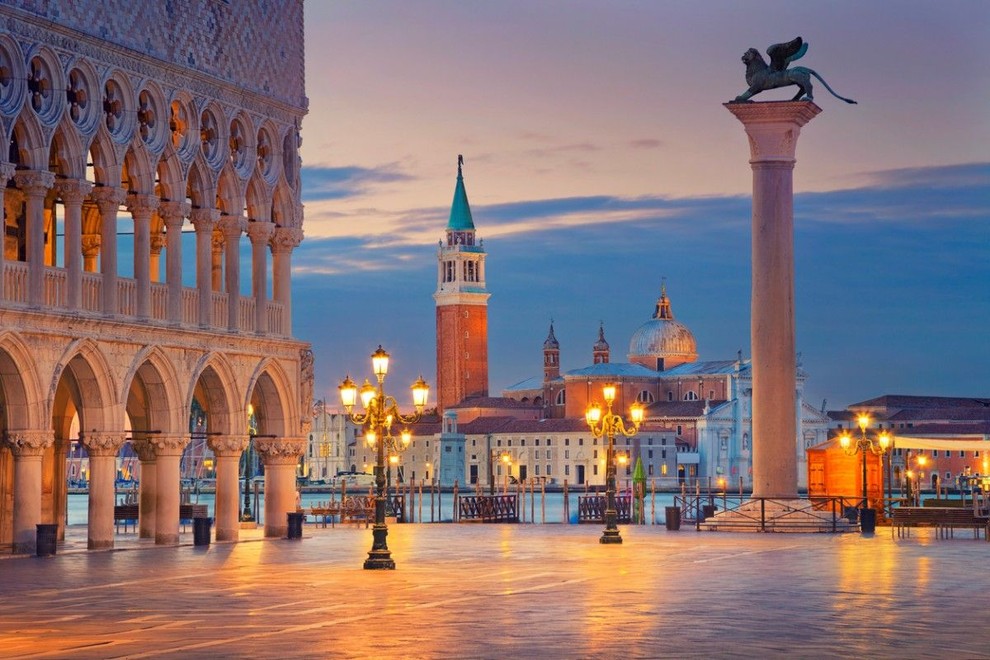 Vous prévoyez un voyage à Venise ? Nous vous livrons des espèces en euros directement chez vous.