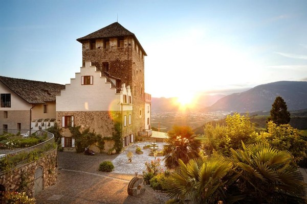 Castle, Spa & Vineyards: Hotel in South Tyrol with a 27% discount