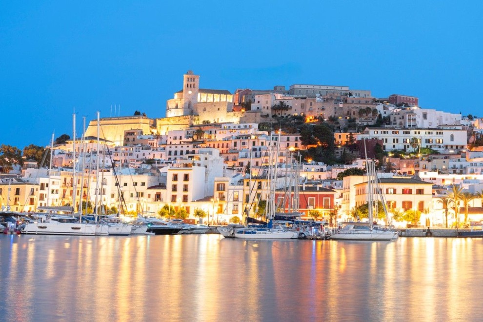 Avete in programma un viaggio a Ibiza? Vi consegneremo comodamente a casa i vostri euro.