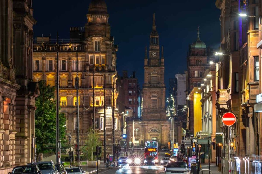 Reise nach Glasgow geplant? Wir liefern Ihnen Euro-Bargeld bequem nach Hause.