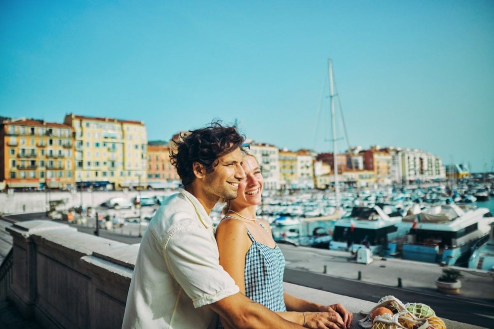 Reise nach Nizza geplant? Wir liefern Ihnen Euro-Bargeld bequem nach Hause.